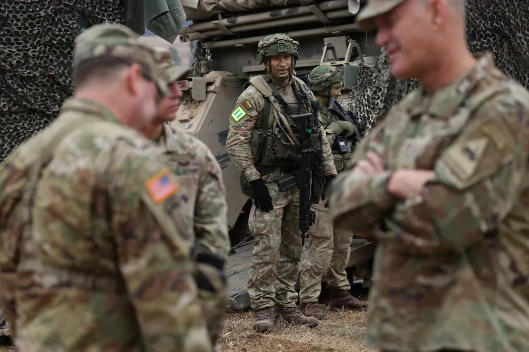 来自美国、立陶宛，以及其他北约国家的士兵在德国进行训练